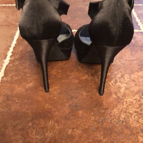 Shoes - Picture 4 of 4